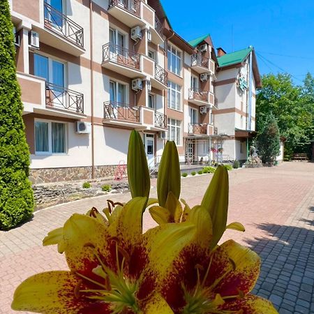 Lileya Hotel Polyana  Bagian luar foto