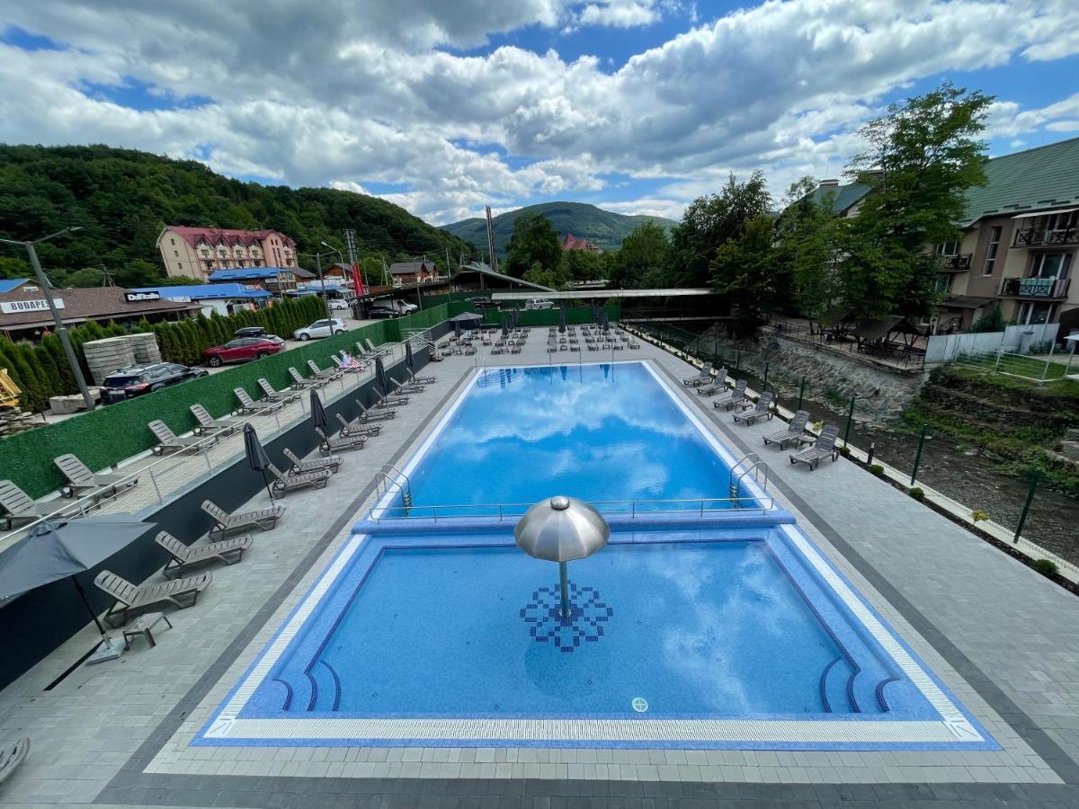 Lileya Hotel Polyana  Bagian luar foto