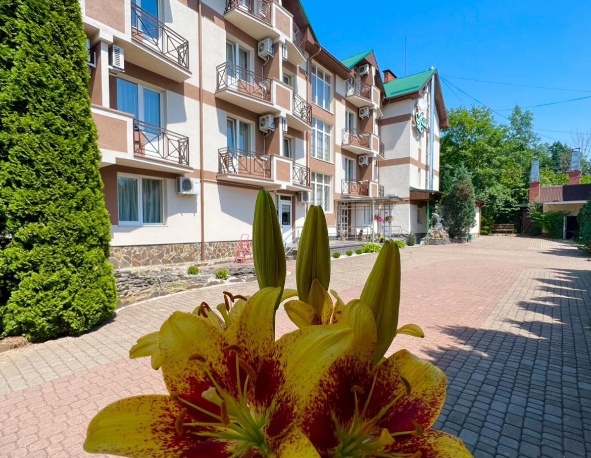 Lileya Hotel Polyana  Bagian luar foto