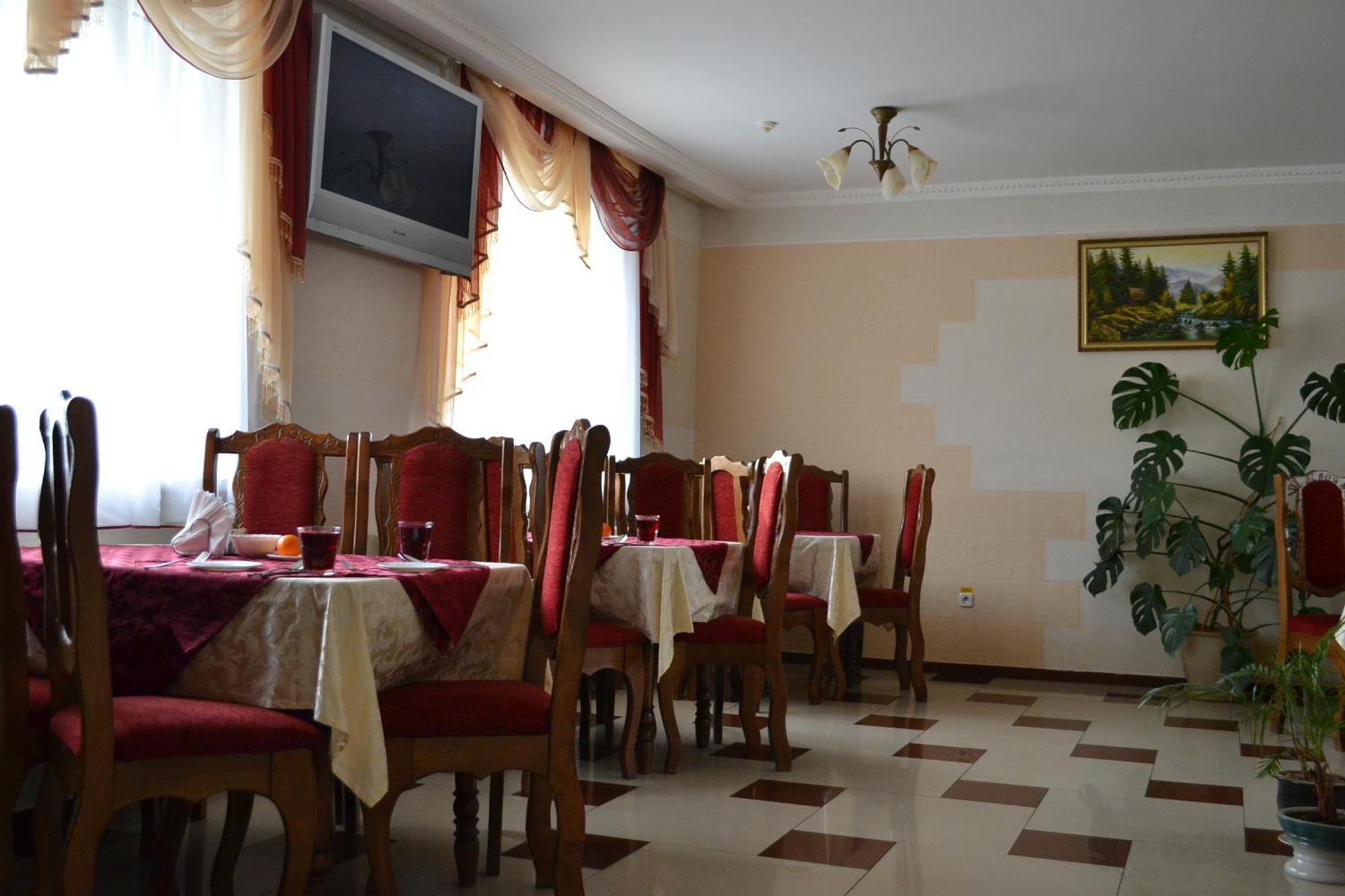 Lileya Hotel Polyana  Bagian luar foto