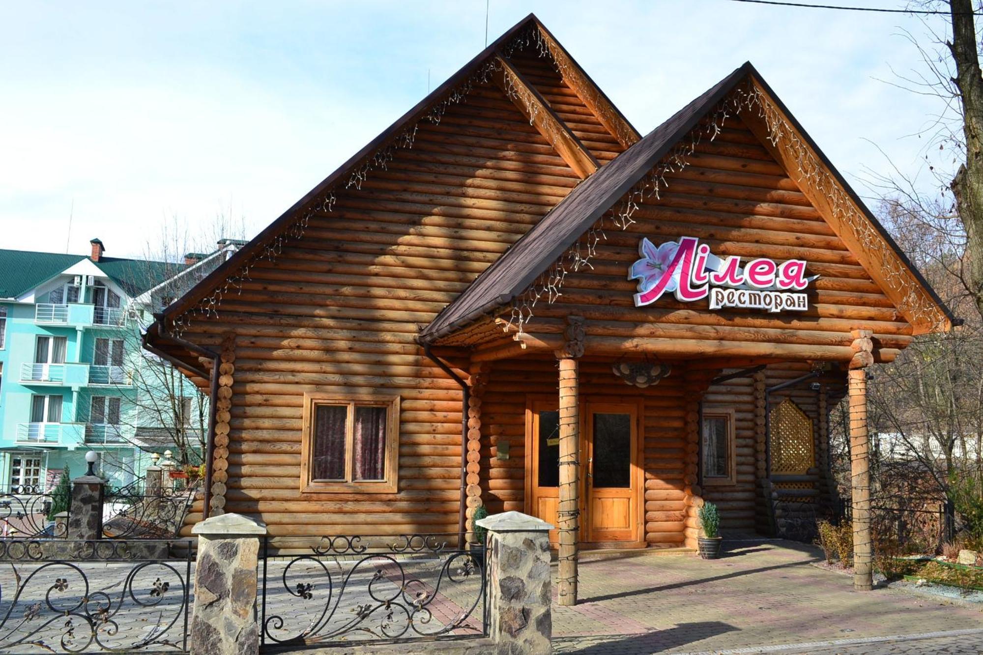 Lileya Hotel Polyana  Bagian luar foto