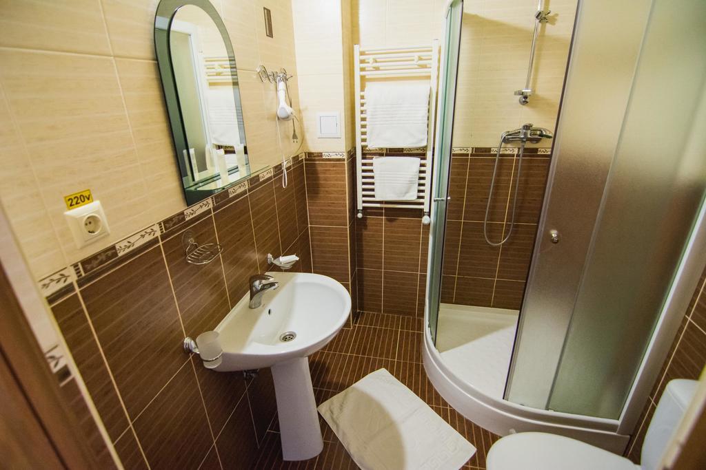 Lileya Hotel Polyana  Bagian luar foto